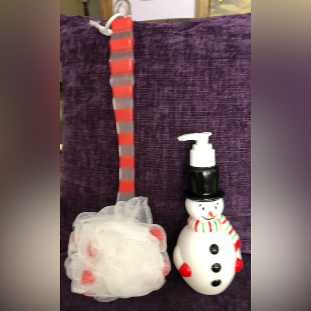 Avon Mr. Flurry Snowman Soap/Lotion Dispenser & Long Handle Brush. New